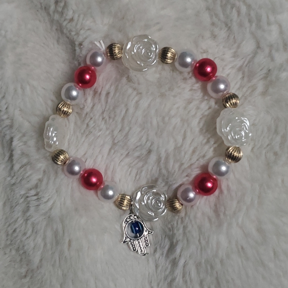 Elegant Pearl and Rose Beaded Bracelet with Hamsa Charm
